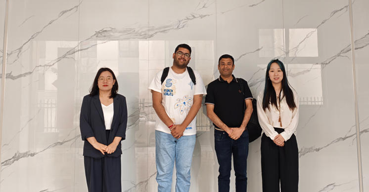 Una delegación de clientes nepalíes visita SOETECK para explorar la cooperación en el desarrollo de micromódulos.